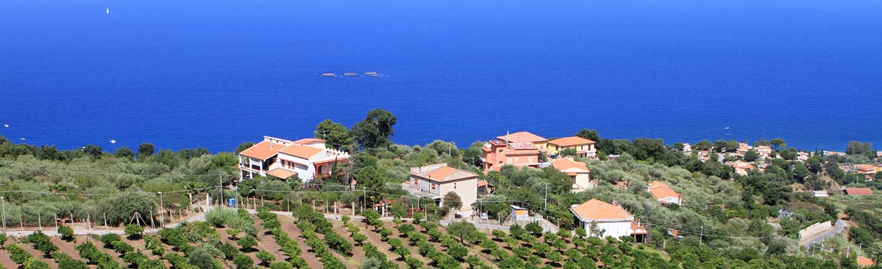 Bondegård på Sicilien nær havet